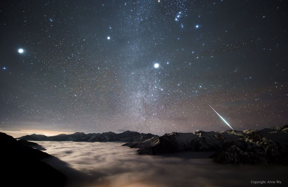 Geminid Fireball over Mount Balang ©  Alvin Wu - Dec. 2014