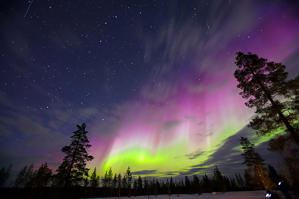 Northern Lights and  2 meteors - Finland